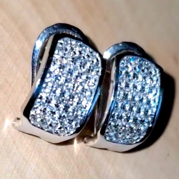 Gorgeous 2.6 tcw Pave Diamond Earrings Omega back closure. Like New $2800 - Picture 4 of 16